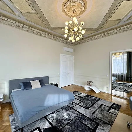 Apartment Beautiful And Central Art Nouveau With Ac