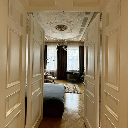 Beautiful And Central Art Nouveau With Ac Apartment Riga