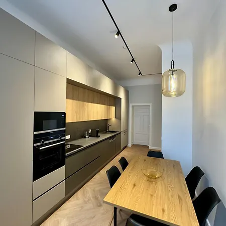 Beautiful And Central Art Nouveau With Ac Apartment *